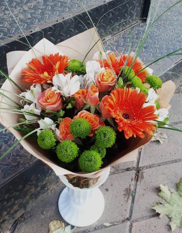 Букет цветов из: Герберы, Хризантемы, Альстромерии и Розы в Пригородный Оренбургский район