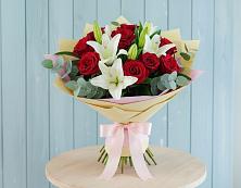 Букет цветов из:  Лилии и Розы в Пригородный Оренбургский район