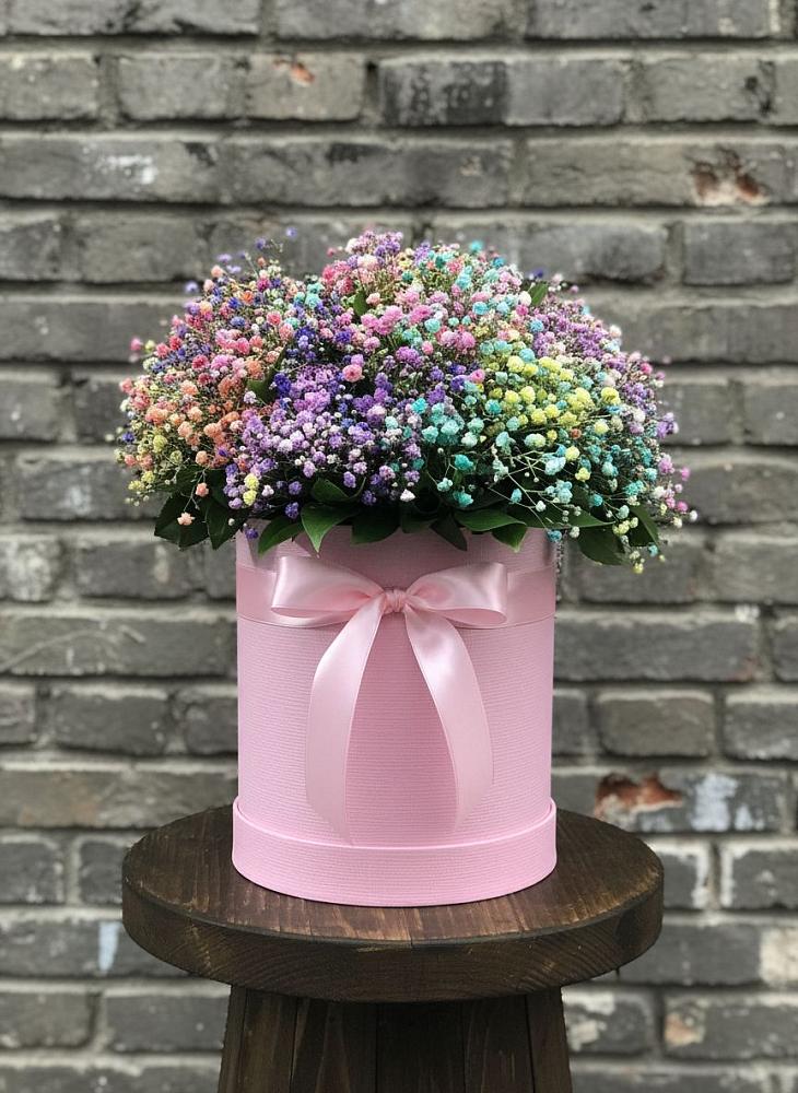 Цветочная композиция из Гипсофила и Розы в шляпной коробке в Пригородный Оренбургский район