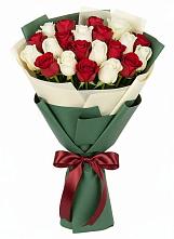 Букет Микс из красных и белых роз в Пригородный Оренбургский район