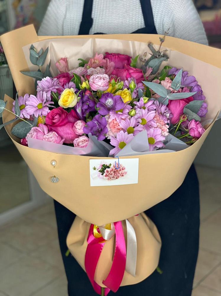 Букет цветов из: Хризантемы, Гвоздики и Альстромерии в Пригородный Оренбургский район