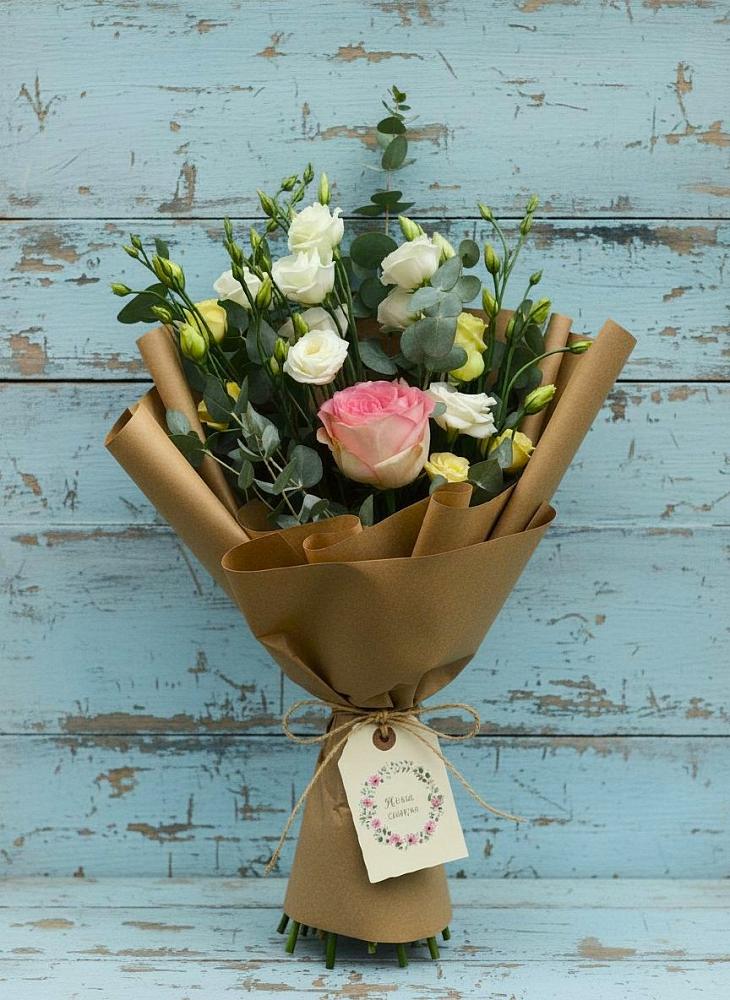 Букет цветов из: Розы и Лизиантусы в Пригородный Оренбургский район