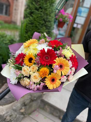 Букет цветов из: Герберы, Ромашки, Хризантемы, Розы и Подсолнухи в Пригородный Оренбургский район