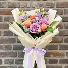 Букет цветов из:  Лизиантусы и Розы в Пригородный Оренбургский район