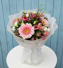Букет цветов из:  Герберы, Альстромерии и Лизиантусы в Пригородный Оренбургский район