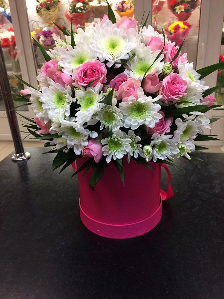 Цветочная композиция из Розы и Хризантемы в шляпной коробке в Пригородный Оренбургский район