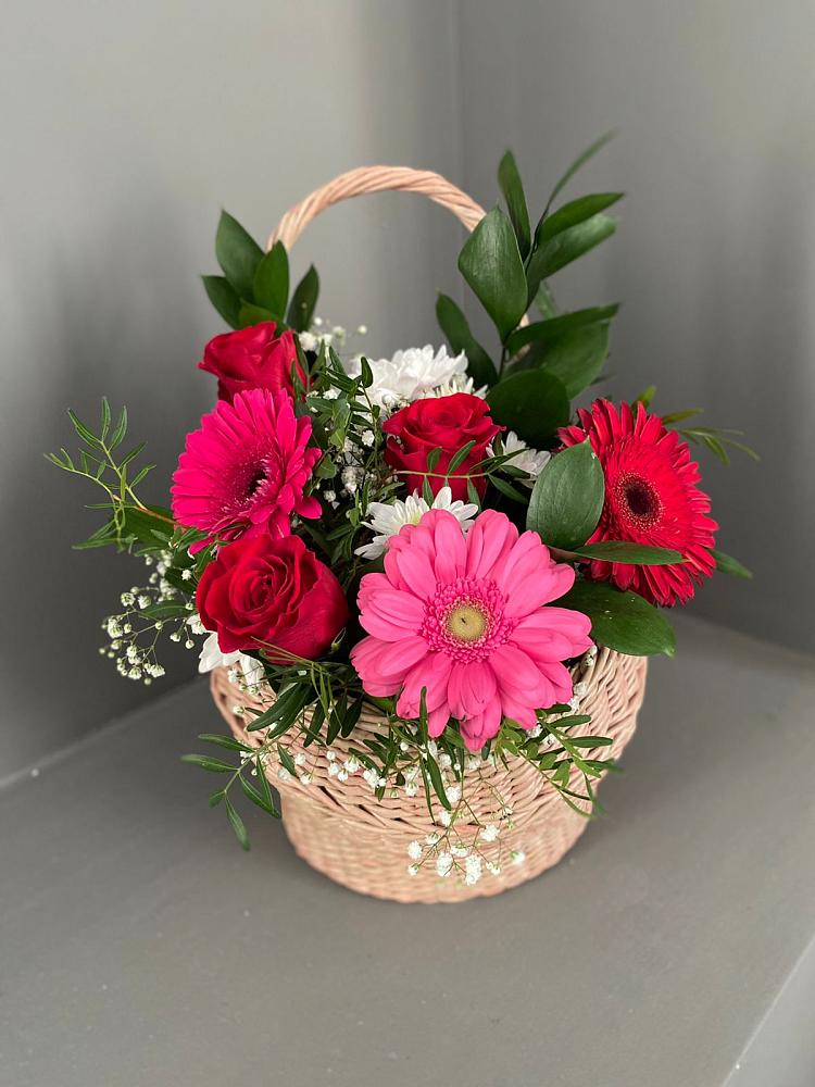 Цветочная композиция из Розы, Хризантемы и Герберы в корзине в Пригородный Оренбургский район