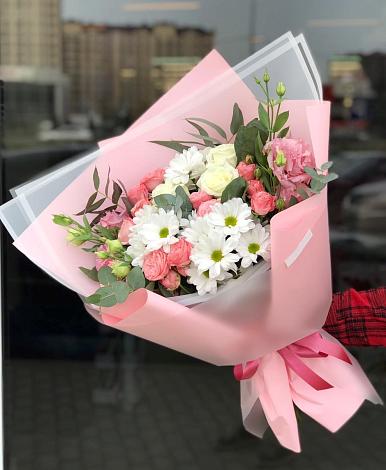Букет цветов из: Розы, Лизиантусы и Хризантемы в Пригородный Оренбургский район