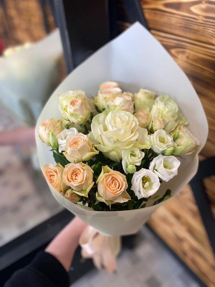 Букет цветов из: Розы и Лизиантусы в Пригородный Оренбургский район